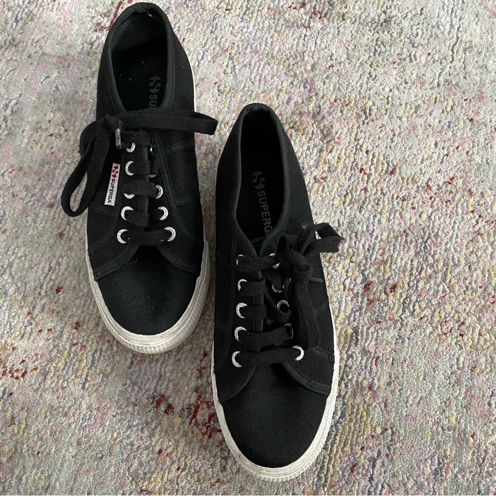 Black platform supergas